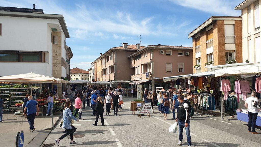 Immagine attuale del Municipio di Camisano visto dal Mercato